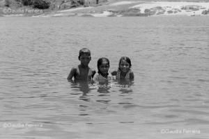 Children at the Abaeté Lagoon