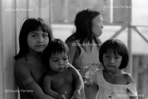 Crianças indígenas