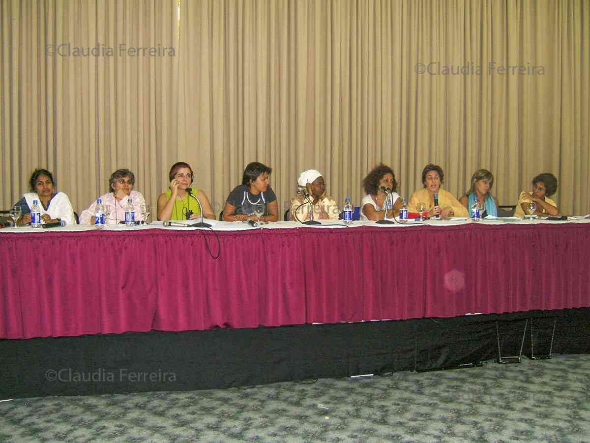 DIÁLOGOS FEMINISTAS