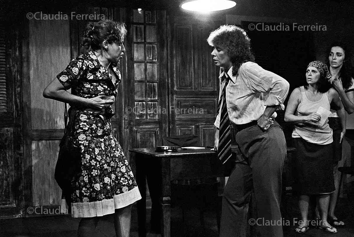 AS BRUXAS ESTÃO SOLTAS