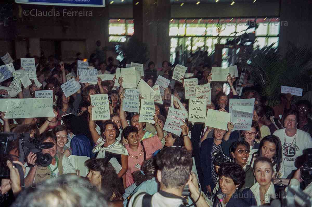 Manifestantes na Quarta Conferência Mundial sobre Mulheres