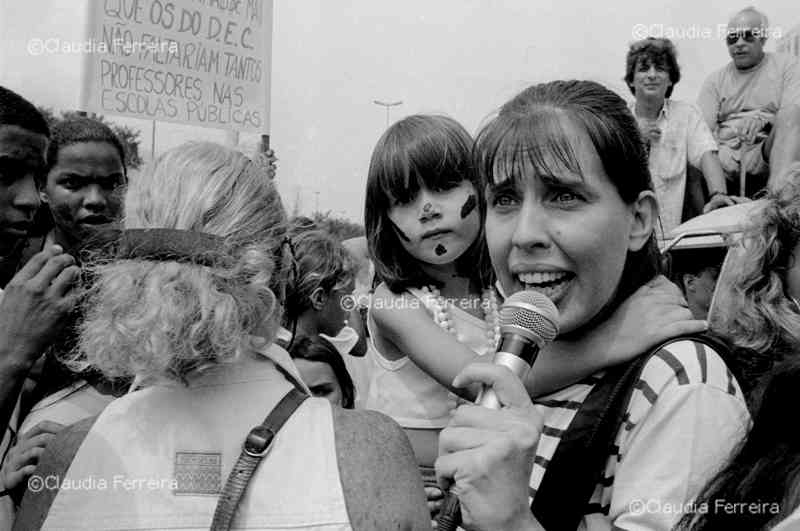 Demonstration of students and their families against the lack of teachers in schools