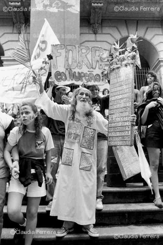 Students in the streets for the impeachment of President Collor de Melo