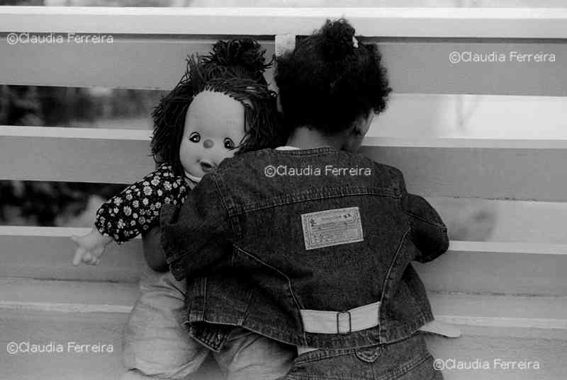 Menina com sua boneca